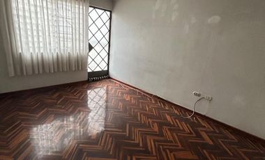 Las Gardenias Surco amplia casa en venta