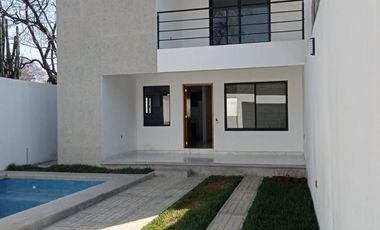 CASA EN FRACCIONAMIENTO EN ZONA PEDREGAL DE LAS FUENTES, JIUTEPEC.