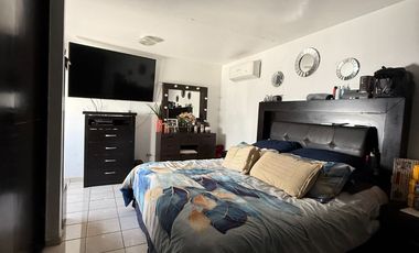Hermosa casa con recámara en planta baja en venta en condominio al sur de la ciudad