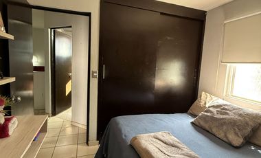 Hermosa casa con recámara en planta baja en venta en condominio al sur de la ciudad