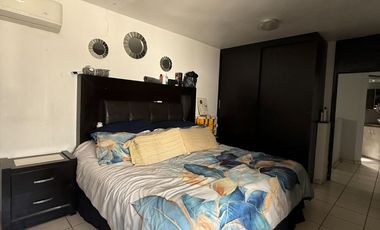 Hermosa casa con recámara en planta baja en venta en condominio al sur de la ciudad