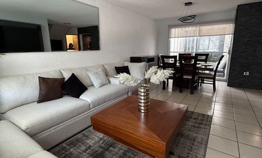Hermosa casa con recámara en planta baja en venta en condominio al sur de la ciudad