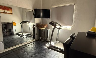 Hermosa casa con recámara en planta baja en venta en condominio al sur de la ciudad