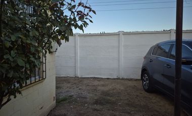 Arriendo casa con estacionamiento en sector Artificio, La Calera – 2 dormitorios y terraza