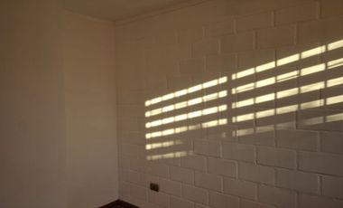 Arriendo casa con estacionamiento en sector Artificio, La Calera – 2 dormitorios y terraza