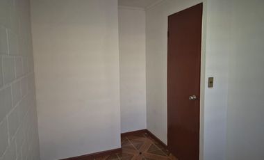 Arriendo casa con estacionamiento en sector Artificio, La Calera – 2 dormitorios y terraza