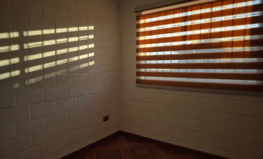 Arriendo casa con estacionamiento en sector Artificio, La Calera – 2 dormitorios y terraza