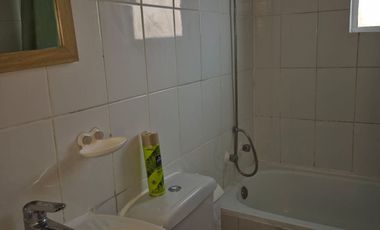 Arriendo casa con estacionamiento en sector Artificio, La Calera – 2 dormitorios y terraza