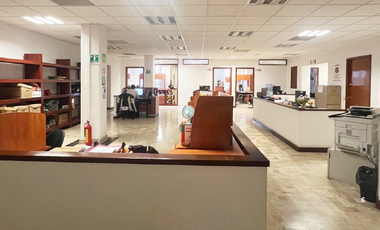 Edificio corporativo de usos mixtos en Renta