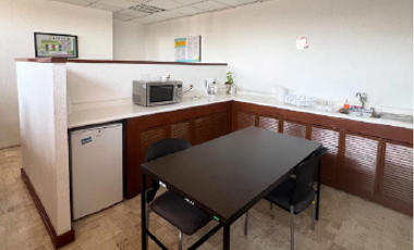 Edificio corporativo de usos mixtos en Renta