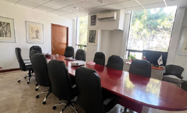 Edificio corporativo de usos mixtos en Renta