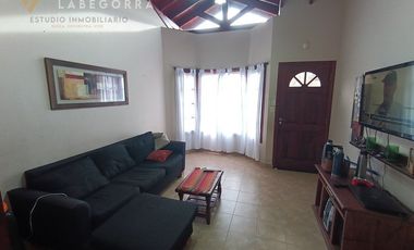 CHALET INDEPENDIENTE SOBRE AVENIDA