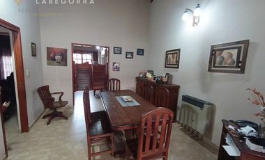 CHALET INDEPENDIENTE SOBRE AVENIDA