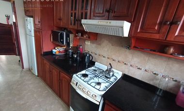 CHALET INDEPENDIENTE SOBRE AVENIDA