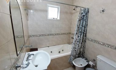 Casa Rodeada de Naturaleza - Costa del Este 1/2 Lote Propio