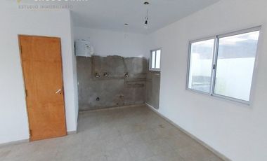 DUPLEX A ESTRENAR AL FRENTE - FACILIDADES DE PAGO 63 e/ 6 y 7