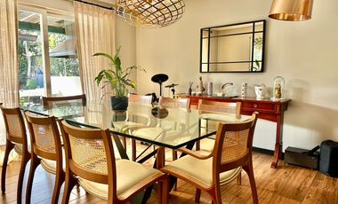 VENTA CASA PROVENZAL  IMPECABLE EN PIEDRA ROJA, 3D + PIEZA SERVICIO + TERRAZA TECHADA + QUINCHO, ¡A PASOS DEL COLEGIO SAN JOSÉ Y VERBO DIVINO!