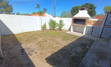 CHALE A ESTRENAR 1/2 LOTE PROPIO - 5 CUADRAS DEL MAR