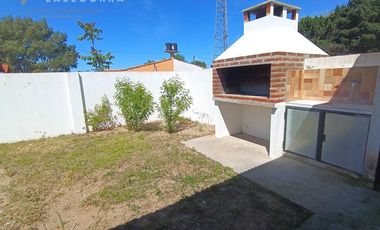 CHALE A ESTRENAR 1/2 LOTE PROPIO - 5 CUADRAS DEL MAR