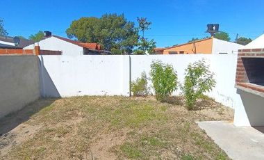 CHALE A ESTRENAR 1/2 LOTE PROPIO - 5 CUADRAS DEL MAR