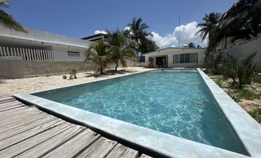 Casa de 1 planta, frente al mar en Chelem, Yucatán.