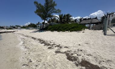 Casa de 1 planta, frente al mar en Chelem, Yucatán.