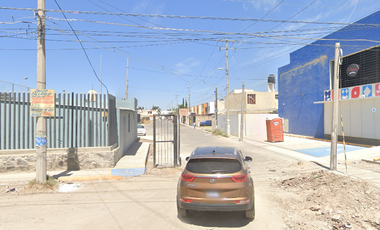 CASA EN VENTA EN C. RÓBALO 161, VALLE DE LA MISERICORDIA, SAN PEDRO TLAQUEPAQUE, JAL. GRAN OPORTUNIDAD DE INVERSIÓN (REMATE BANCARIO).