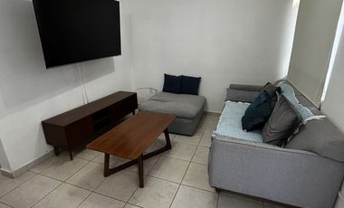 CASA AMUEBLADA EN RENTA, MUY CERCA DEL POLIFORUM Y DEL BLVD LOPEZ MATEOS FRACC. PORTAL LA LUZ