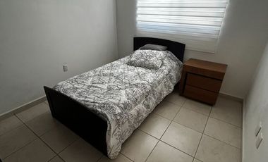 CASA AMUEBLADA EN RENTA, MUY CERCA DEL POLIFORUM Y DEL BLVD LOPEZ MATEOS FRACC. PORTAL LA LUZ