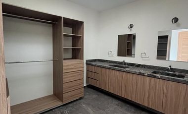 CASA EN RENTA EN ALTOZANO