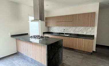 CASA EN RENTA EN ALTOZANO