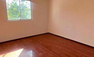 VENDE CASA EN CALLE LARGA