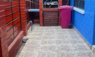 VENDE CASA EN CALLE LARGA