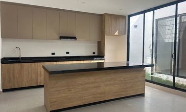 CASA EN VENTA EN XARAMA RESIDENCIAL