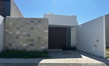CASA EN VENTA EN XARAMA RESIDENCIAL