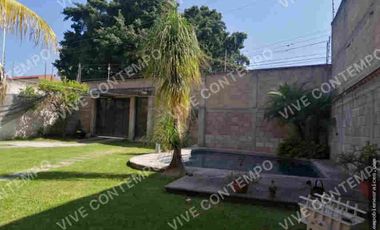 CASA SOLA EN VENTA CON ALBERCA EN JIUTEPEC, MOR.