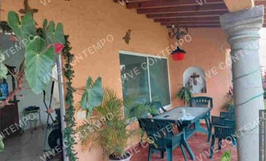 CASA SOLA EN VENTA CON ALBERCA EN JIUTEPEC, MOR.
