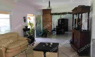 CASA SOLA EN VENTA CON ALBERCA EN JIUTEPEC, MOR.