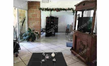 CASA SOLA EN VENTA CON ALBERCA EN JIUTEPEC, MOR.