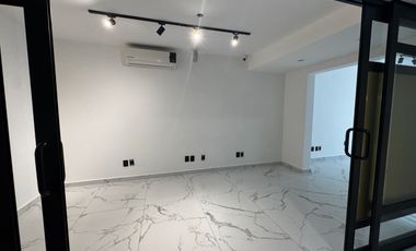 Oficinas ejecutivas seminuevas en venta en Jardines del Country de 4 niveles