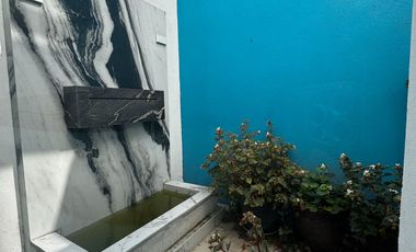 Oficinas ejecutivas seminuevas en venta en Jardines del Country de 4 niveles