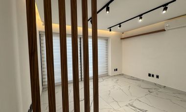 Oficinas ejecutivas seminuevas en venta en Jardines del Country de 4 niveles