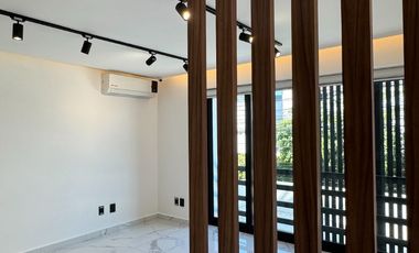 Oficinas ejecutivas seminuevas en venta en Jardines del Country de 4 niveles