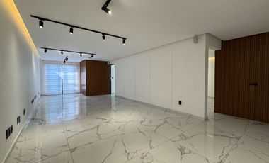 Oficinas ejecutivas seminuevas en venta en Jardines del Country de 4 niveles