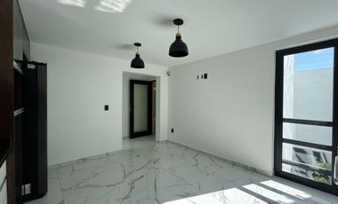 Oficinas ejecutivas seminuevas en venta en Jardines del Country de 4 niveles