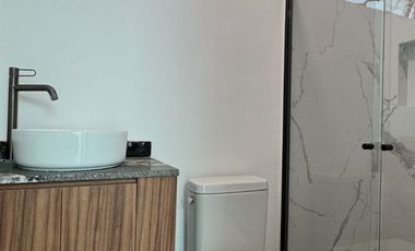 Oficinas ejecutivas seminuevas en venta en Jardines del Country de 4 niveles