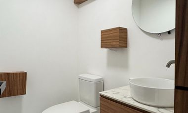 Oficinas ejecutivas seminuevas en venta en Jardines del Country de 4 niveles