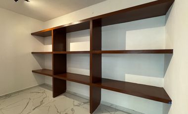 Oficinas ejecutivas seminuevas en venta en Jardines del Country de 4 niveles