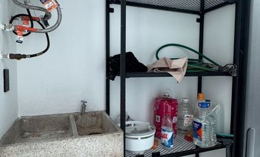 Oficinas ejecutivas seminuevas en venta en Jardines del Country de 4 niveles