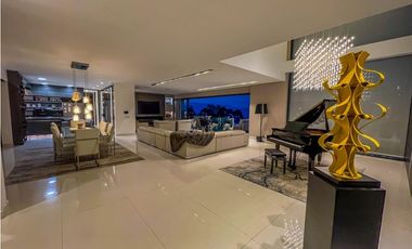 VENDO CASA DE LUJO PALMAS POBLADO